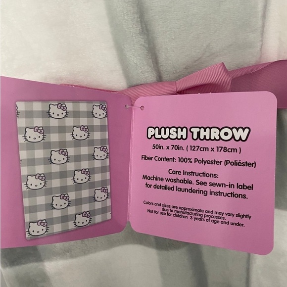 Hello Kitty Throw Blanket - Picture 5 of 5